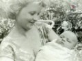 ����� � ��� ������� / Vanda holding her newborn son